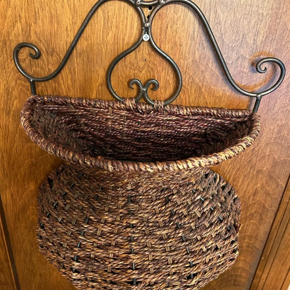 Wall pocket basket - Wicker / metal  - home decor approx 13